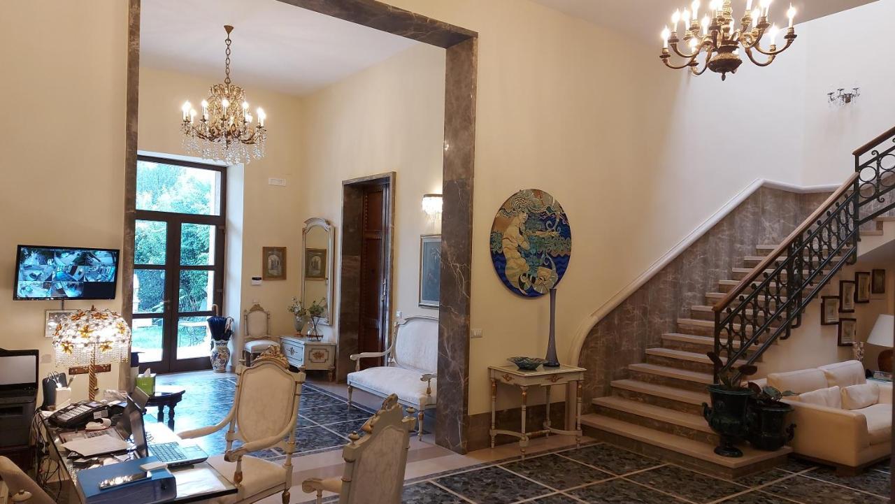 Dimora Charleston Lecce Parcheggio Privato In Loco Gratis Acomodação com café da manhã Exterior foto