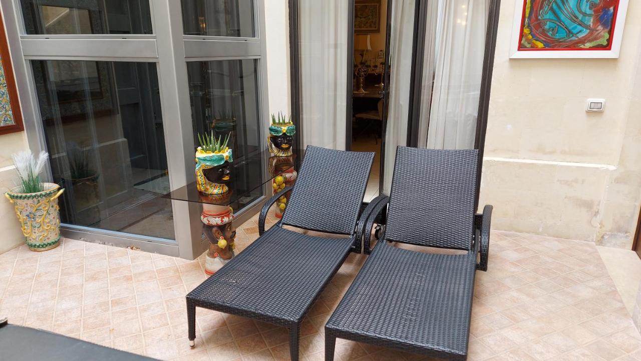 Dimora Charleston Lecce Parcheggio Privato In Loco Gratis Acomodação com café da manhã Exterior foto