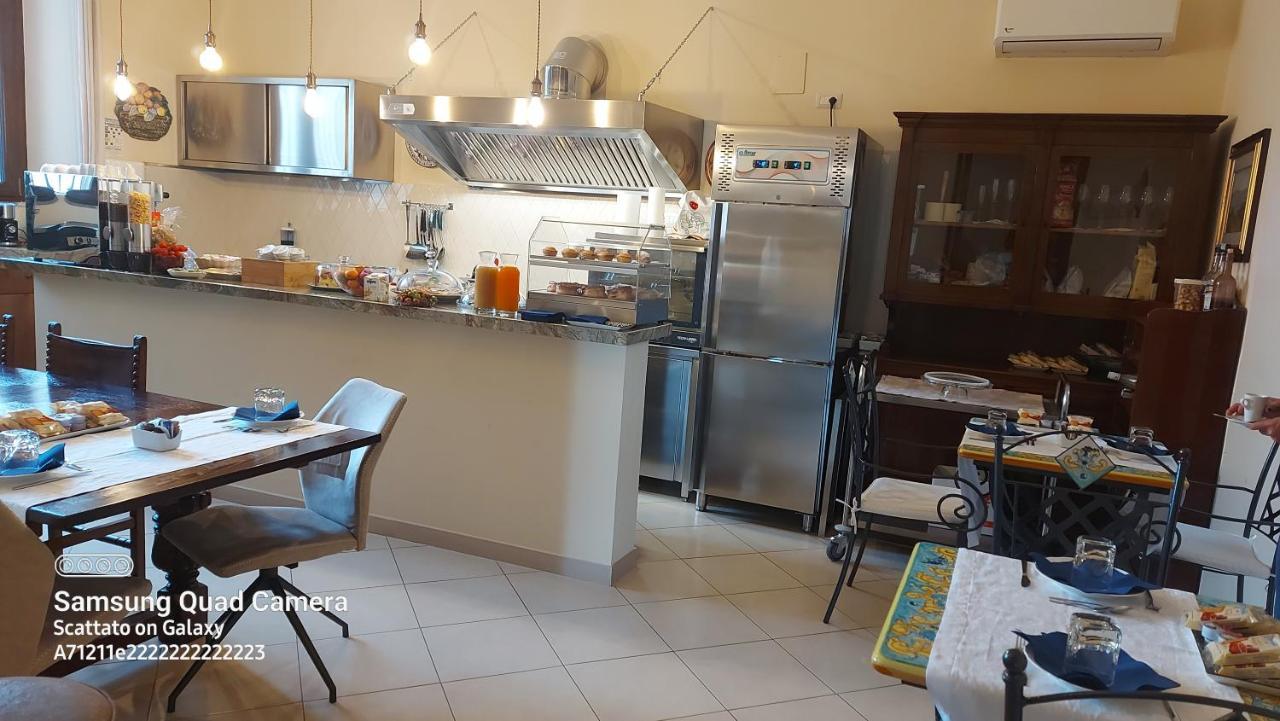 Dimora Charleston Lecce Parcheggio Privato In Loco Gratis Acomodação com café da manhã Exterior foto