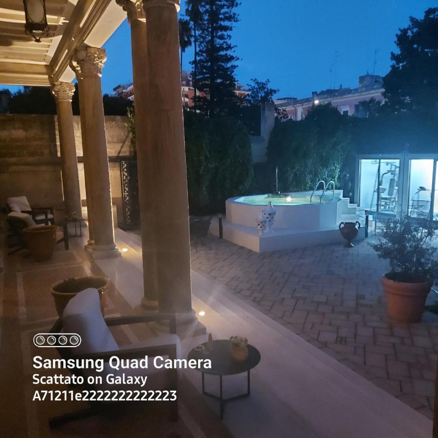 Dimora Charleston Lecce Parcheggio Privato In Loco Gratis Acomodação com café da manhã Exterior foto