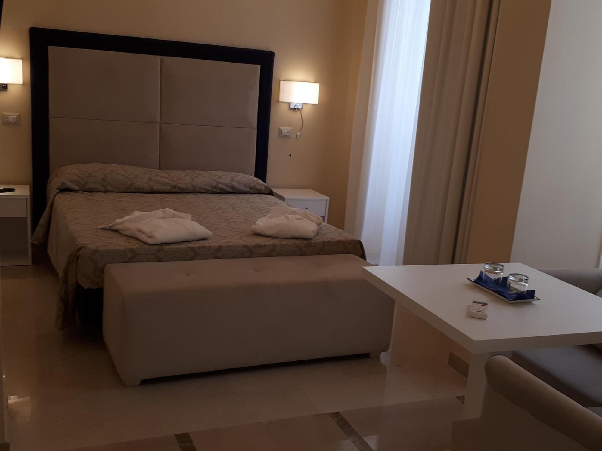Dimora Charleston Lecce Parcheggio Privato In Loco Gratis Acomodação com café da manhã Quarto foto