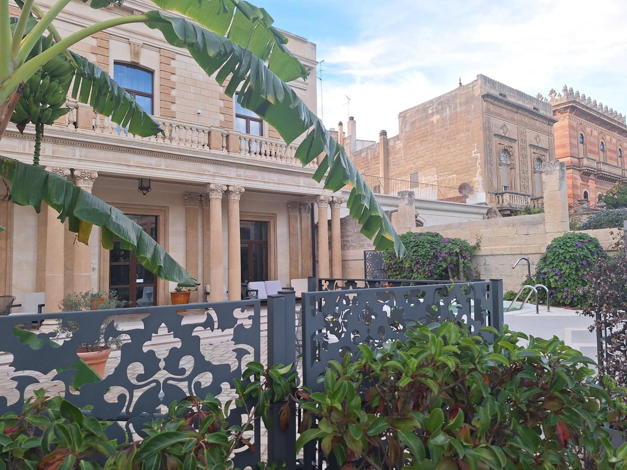 Dimora Charleston Lecce Parcheggio Privato In Loco Gratis Acomodação com café da manhã Exterior foto