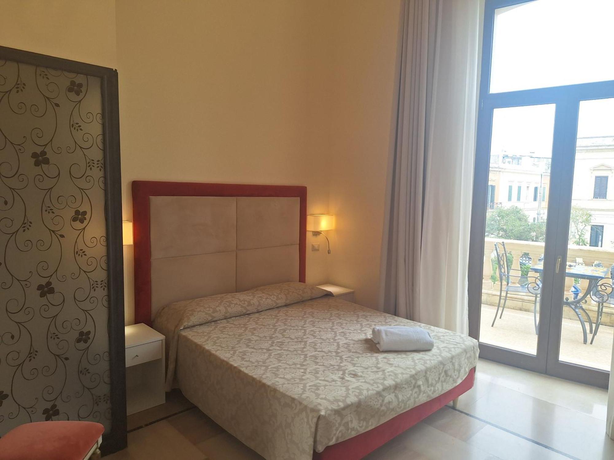 Dimora Charleston Lecce Parcheggio Privato In Loco Gratis Acomodação com café da manhã Quarto foto